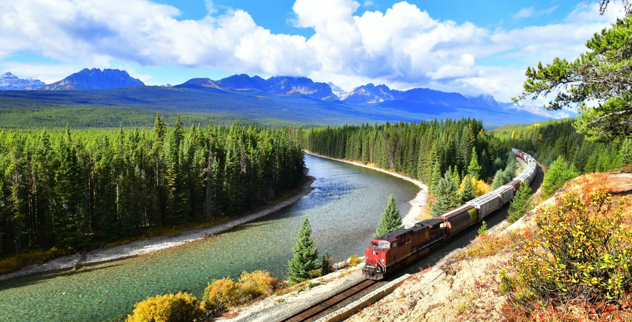 Train Banff Nationalpark Kanada shutterstock 745976314